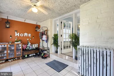 Entry Way - 115 Copley Rd, Darby, PA 19082 photo 2 of 6