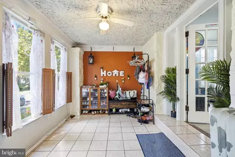 Entry Way - 115 Copley Rd, Darby, PA 19082 photo 1 of 6