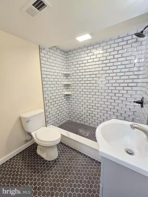 Bath - 7108 Clover Ln, Darby, PA 19082 photo 2 of 2