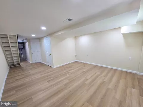 Living - 7108 Clover Ln, Darby, PA 19082 photo 6 of 7