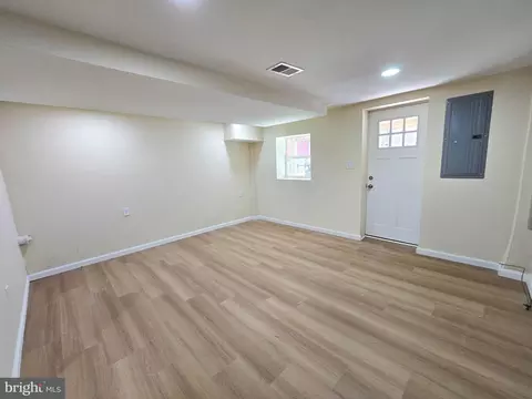 Living - 7108 Clover Ln, Darby, PA 19082 photo 7 of 7