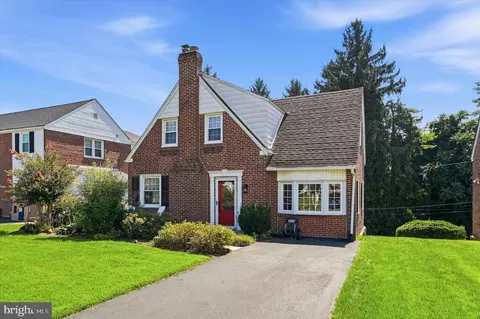 203 Walnut Hill Ln, Havertown, PA 19083