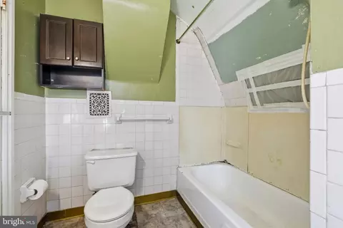 Bath - 1 Spruce St, Marcus Hook, PA 19061 photo 1 of 2