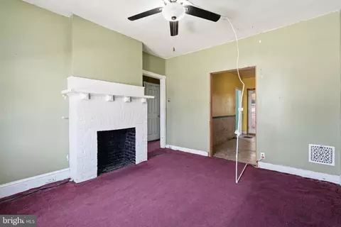 Living - 1 Spruce St, Marcus Hook, PA 19061 photo 1 of 1