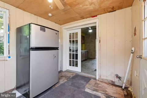 Entry Way - 1 Spruce St, Marcus Hook, PA 19061 photo 4 of 6