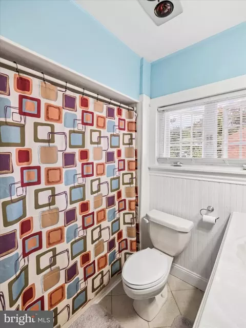 Bath - 306 S State Rd, Darby, PA 19082 photo 2 of 4
