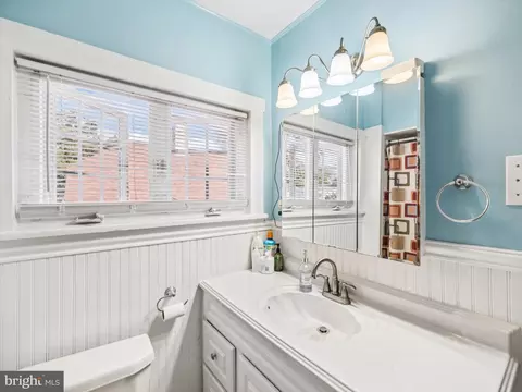 Bath - 306 S State Rd, Darby, PA 19082 photo 4 of 4