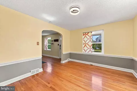 Living - 416 Broadview Rd, Darby, PA 19082 photo 7 of 8