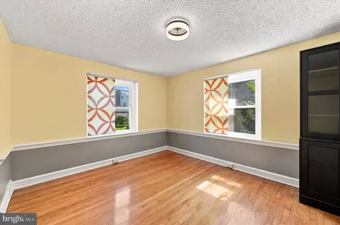 Living - 416 Broadview Rd, Darby, PA 19082 photo 6 of 8