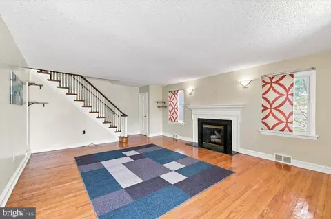 Living - 416 Broadview Rd, Darby, PA 19082 photo 1 of 8