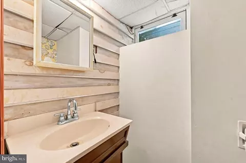 Bath - 416 Broadview Rd, Darby, PA 19082 photo 3 of 3