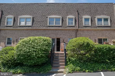 Exterior - 207 Bloomingdale Ave #8B, Wayne, PA 19087 photo 7 of 8