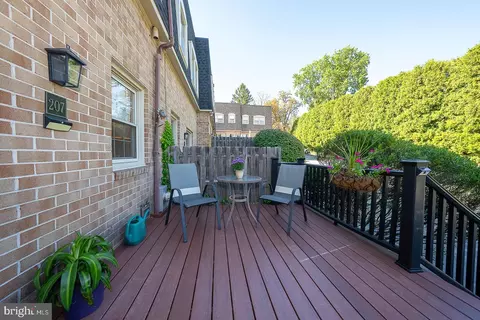 Exterior - 207 Bloomingdale Ave #8B, Wayne, PA 19087 photo 5 of 7