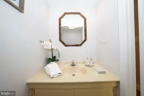 Bath - 207 Bloomingdale Ave #8B, Wayne, PA 19087 photo 1 of 5