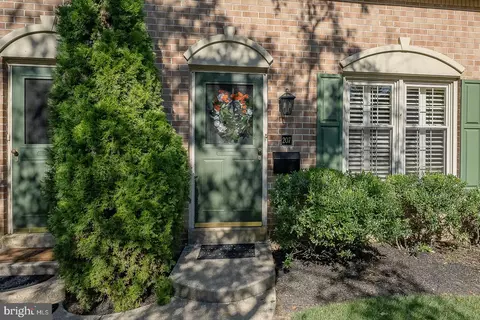 Exterior - 207 Bloomingdale Ave #8B, Wayne, PA 19087 photo 2 of 7
