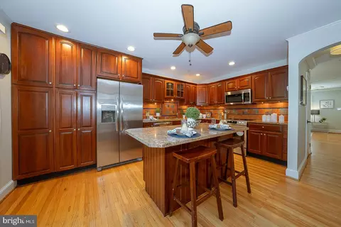 Kitchen - 207 Bloomingdale Ave #8B, Wayne, PA 19087 photo 2 of 5