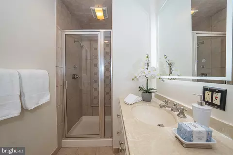 Bath - 207 Bloomingdale Ave #8B, Wayne, PA 19087 photo 2 of 5