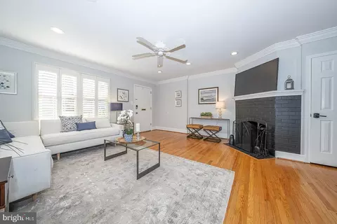 Living - 207 Bloomingdale Ave #8B, Wayne, PA 19087 photo 2 of 4