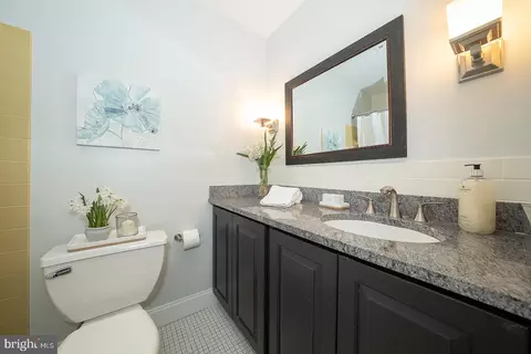 Bath - 207 Bloomingdale Ave #8B, Wayne, PA 19087 photo 4 of 5