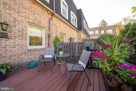 Exterior - 207 Bloomingdale Ave #8B, Wayne, PA 19087 photo 6 of 7