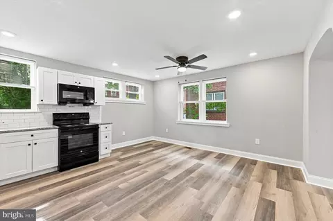 Entry Way - 204 E Marshall Rd, Lansdowne, PA 19050 photo 1 of 5