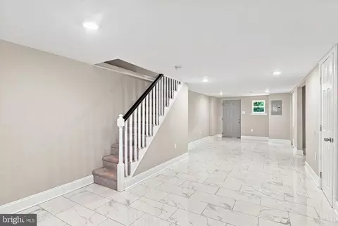 Entry Way - 204 E Marshall Rd, Lansdowne, PA 19050 photo 4 of 5