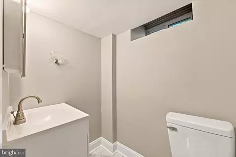 Bath - 204 E Marshall Rd, Lansdowne, PA 19050 photo 1 of 2