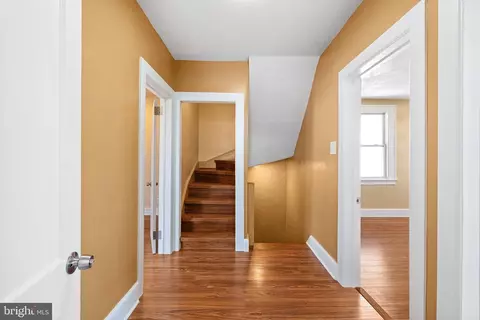 Entry Way - 5 Ardsley Rd, Darby, PA 19082 photo 5 of 9