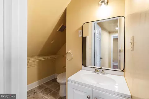 Bath - 5 Ardsley Rd, Darby, PA 19082 photo 2 of 2