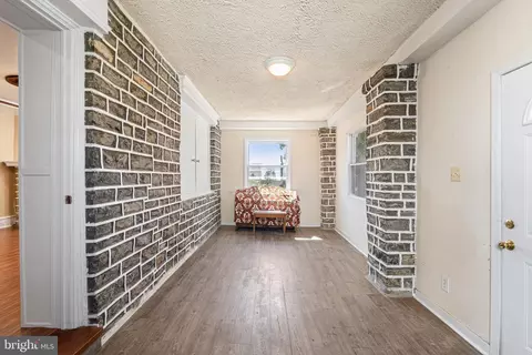 Entry Way - 5 Ardsley Rd, Darby, PA 19082 photo 1 of 9