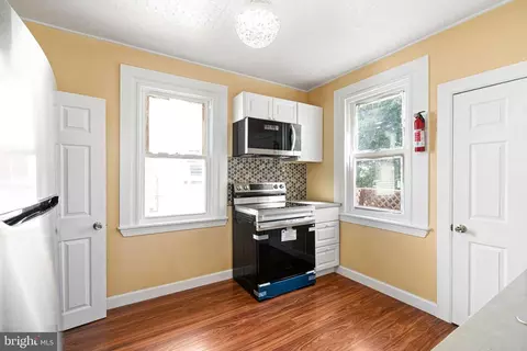 Entry Way - 5 Ardsley Rd, Darby, PA 19082 photo 2 of 9