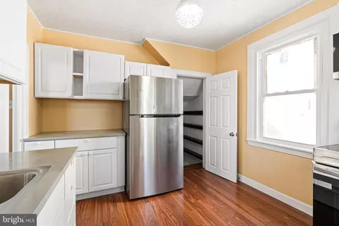 Entry Way - 5 Ardsley Rd, Darby, PA 19082 photo 4 of 9