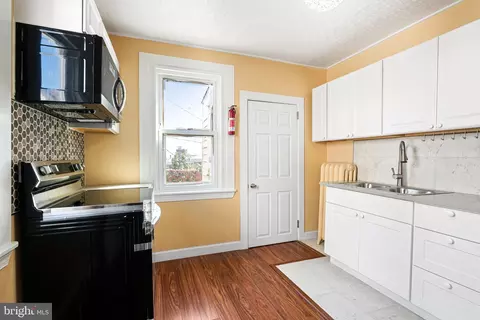 Entry Way - 5 Ardsley Rd, Darby, PA 19082 photo 3 of 9