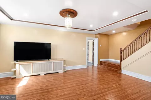 Living - 5 Ardsley Rd, Darby, PA 19082 photo 2 of 5