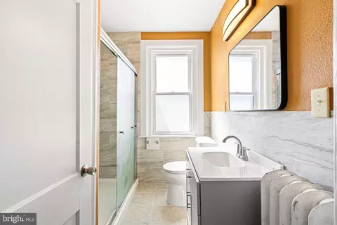 Bath - 5 Ardsley Rd, Darby, PA 19082 photo 1 of 2