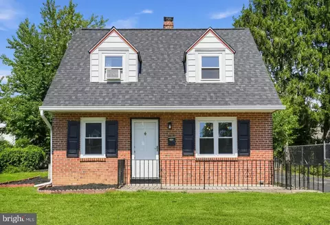 2739 Springhill Rd, Secane, PA 19018