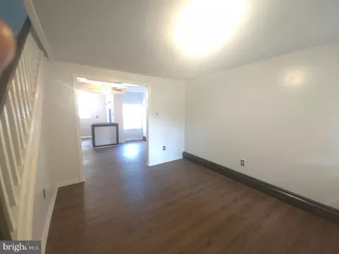 Living - 428 Croyden Rd, Darby, PA 19082 photo 2 of 4