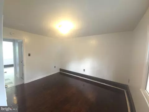 Living - 428 Croyden Rd, Darby, PA 19082 photo 4 of 4