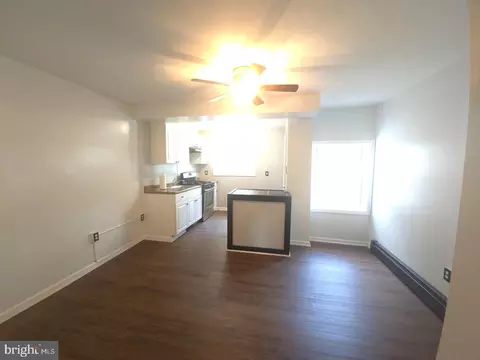 Living - 428 Croyden Rd, Darby, PA 19082 photo 3 of 4