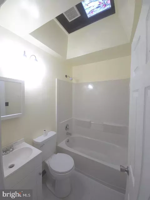 Bath - 428 Croyden Rd, Darby, PA 19082 photo 1 of 1