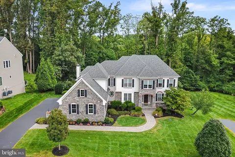 5 Pine Valley Ct, Glen Mills, PA 19342