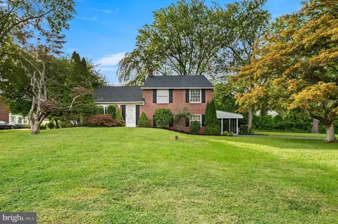 111 Michaels Ln, Wallingford, PA 19086