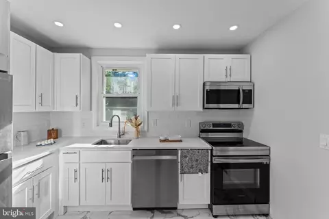 2038 Naamans Creek Rd, Ogden, PA 19061