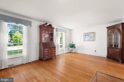 Living - 5 Grant Ln, Wayne, PA 19087 photo 1 of 8