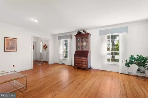 Living - 5 Grant Ln, Wayne, PA 19087 photo 2 of 8