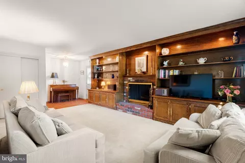 Living - 5 Grant Ln, Wayne, PA 19087 photo 3 of 8