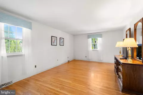 Living - 5 Grant Ln, Wayne, PA 19087 photo 8 of 8