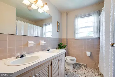 Bath - 5 Grant Ln, Wayne, PA 19087 photo 3 of 3