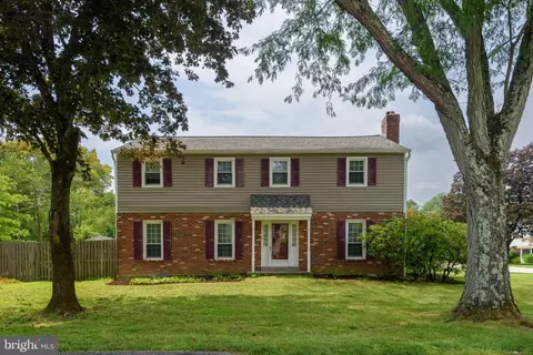 Exterior - 5 Grant Ln, Wayne, PA 19087 photo 2 of 7