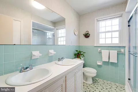 Bath - 5 Grant Ln, Wayne, PA 19087 photo 1 of 3